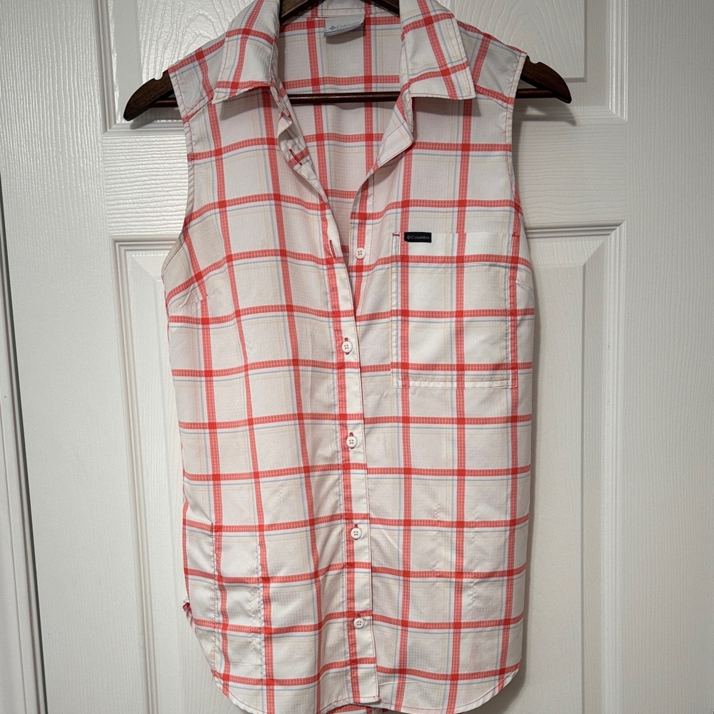 Columbia Women’s Sleeveless Button-Up Shirt